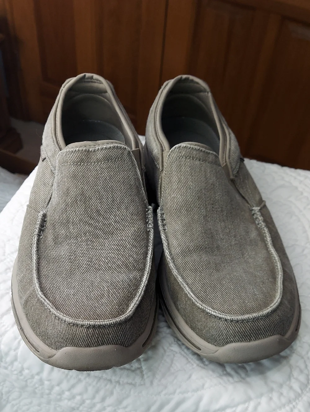 Skechers Men's Slip-On Canvas Loafers in Taupe, Relaxed Fit, Size 10, Like New - Picture 3 of 12
